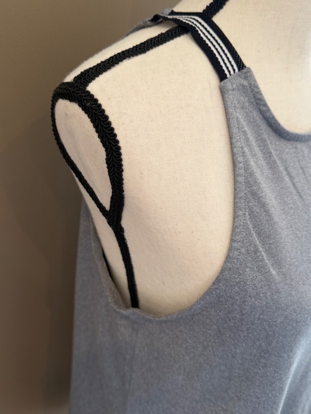 Adidas Women's Gray Athletic Tank, Black & White Straps, Size Medium - Picture 4 of 11